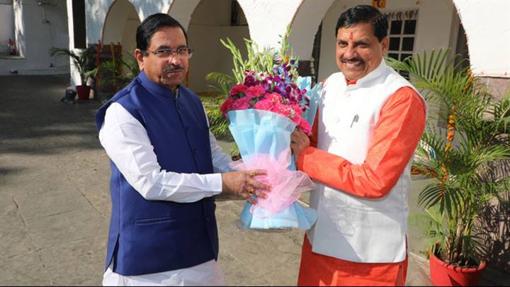 मुख्यमंत्री डॉ. यादव से केंद्रीय मंत्री श्री जोशी ने की सौजन्य भेंट